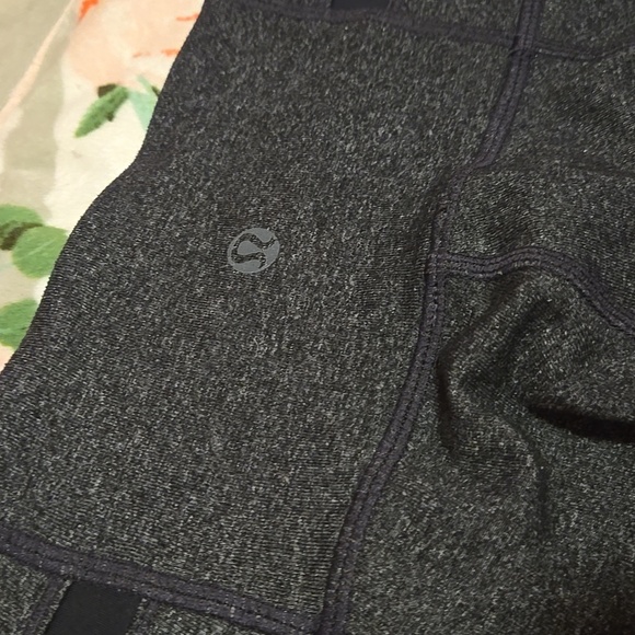 Lululemon Acro Crop Leggings Size 4 - Picture 6 of 7